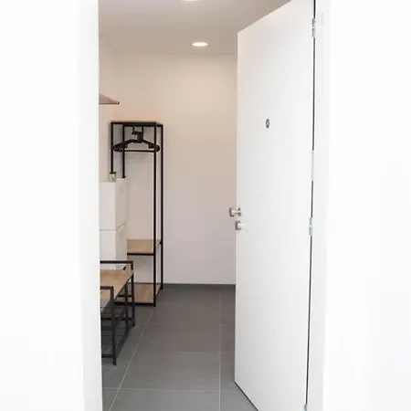Free Parking- Newly Built *