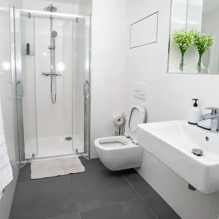 Free Parking- Newly Built Apartament
